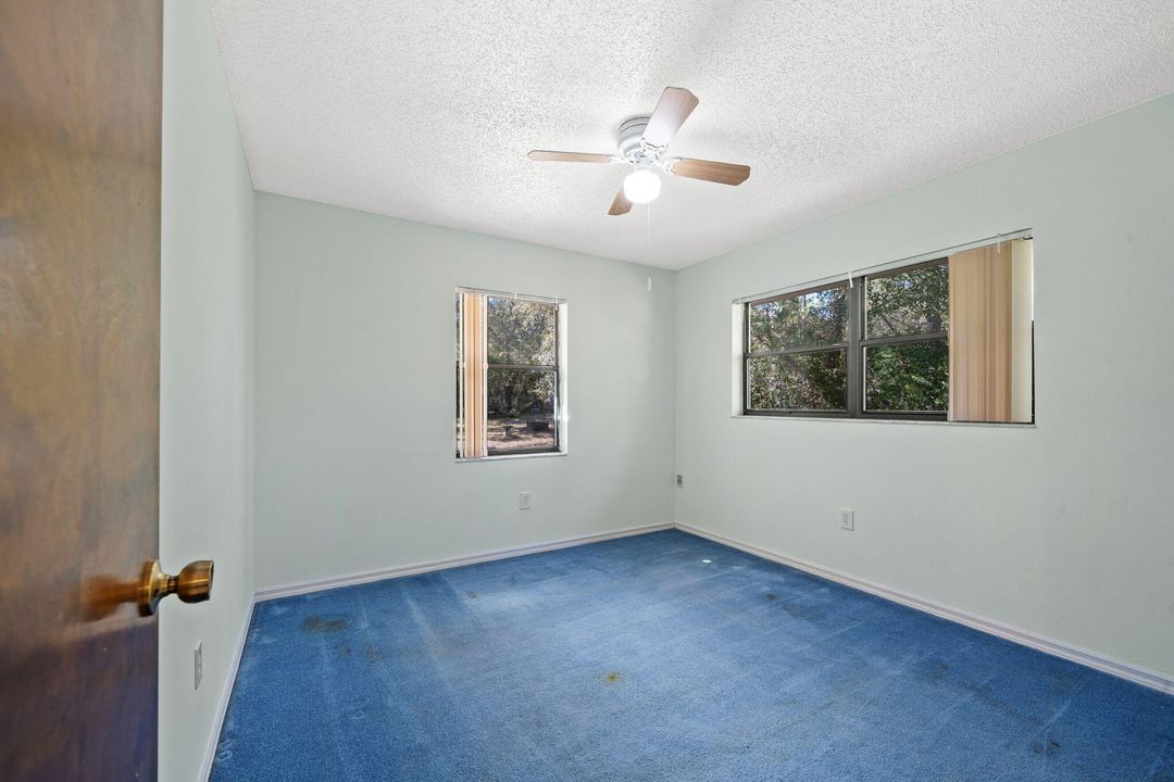 待售: $359,000 (4 贝兹, 2 浴室, 1237 平方英尺)