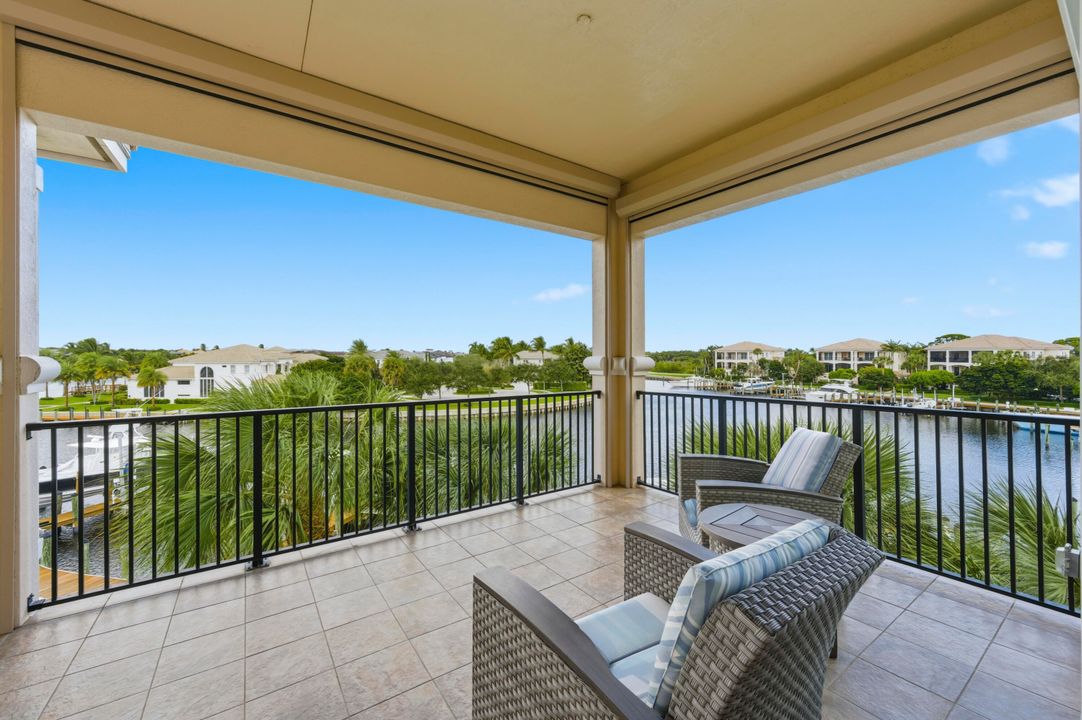 На продажу: $3,349,000 (3 спален, 2 ванн, 2493 Квадратных фут)