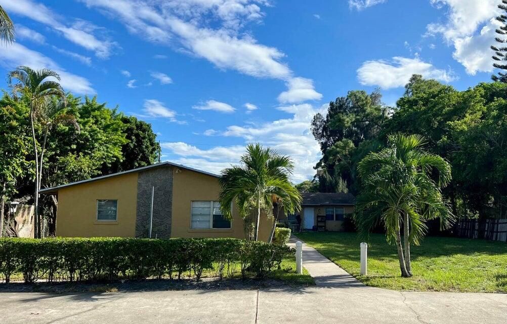 Recently Rented: $2,300 (2 beds, 2 baths, 3819 Square Feet)