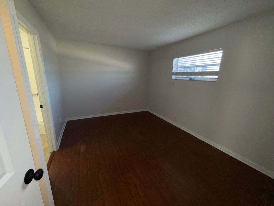 Active With Contract: $1,500 (1 beds, 1 baths, 596 Square Feet)
