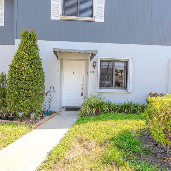 For Sale: $242,000 (2 beds, 2 baths, 1174 Square Feet)