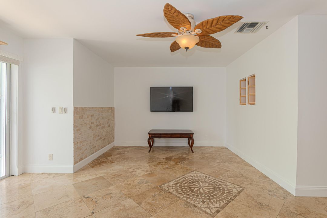 For Sale: $242,000 (2 beds, 2 baths, 1174 Square Feet)