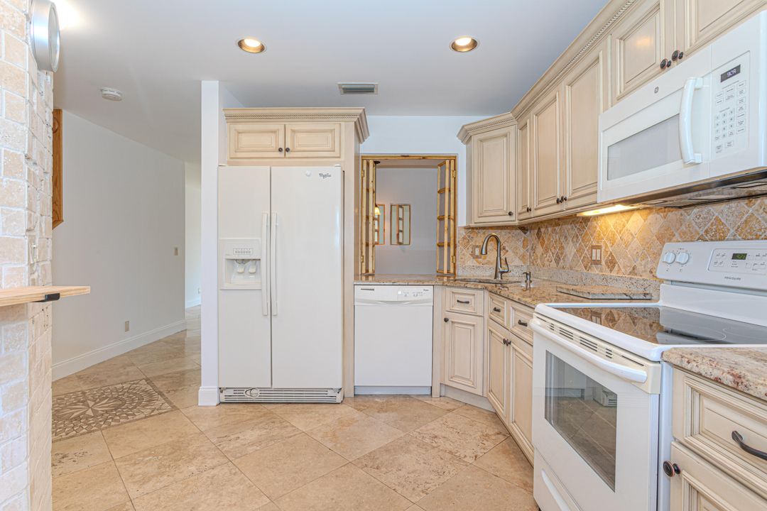 For Sale: $242,000 (2 beds, 2 baths, 1174 Square Feet)