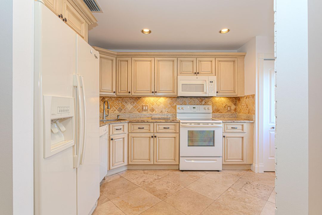 For Sale: $242,000 (2 beds, 2 baths, 1174 Square Feet)