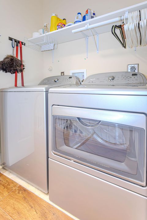 For Sale: $242,000 (2 beds, 2 baths, 1174 Square Feet)