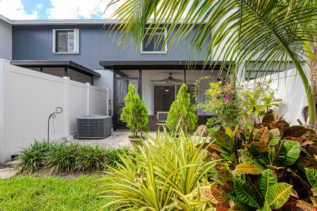 For Sale: $242,000 (2 beds, 2 baths, 1174 Square Feet)