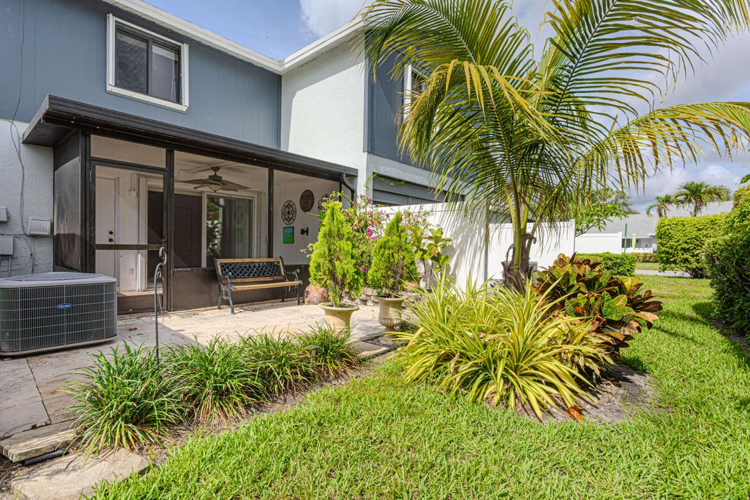 For Sale: $242,000 (2 beds, 2 baths, 1174 Square Feet)