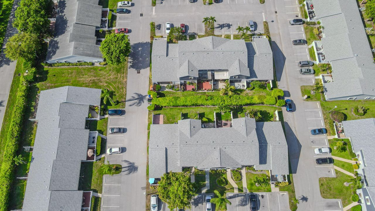 For Sale: $242,000 (2 beds, 2 baths, 1174 Square Feet)