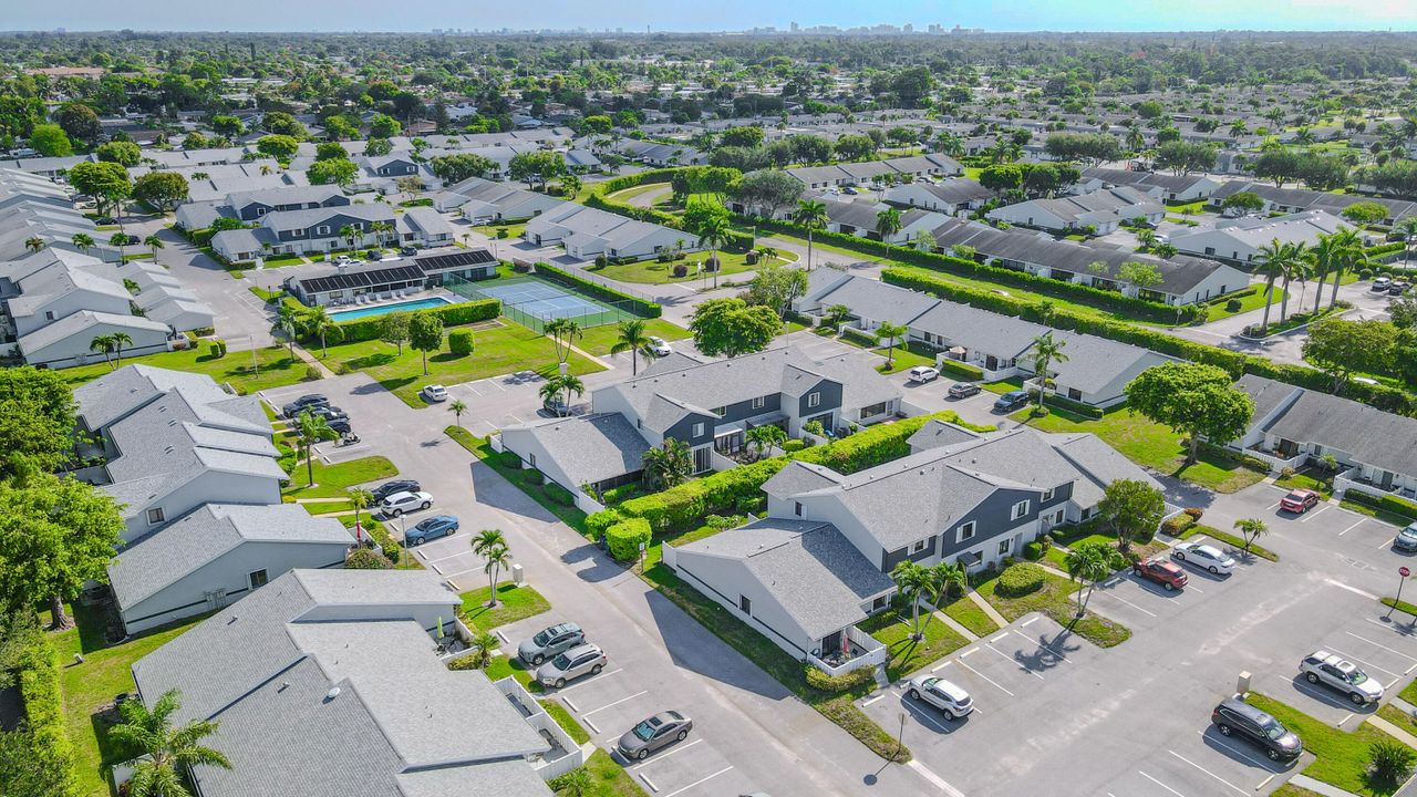 For Sale: $242,000 (2 beds, 2 baths, 1174 Square Feet)