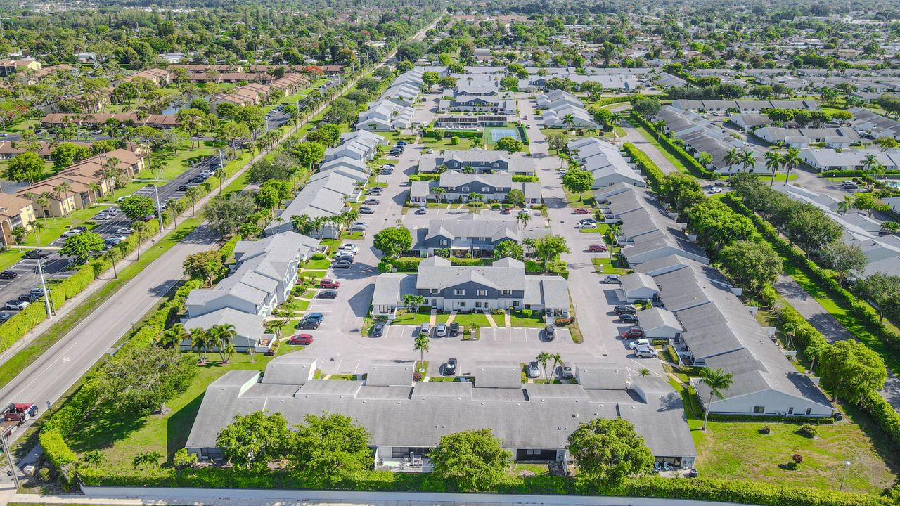 For Sale: $242,000 (2 beds, 2 baths, 1174 Square Feet)