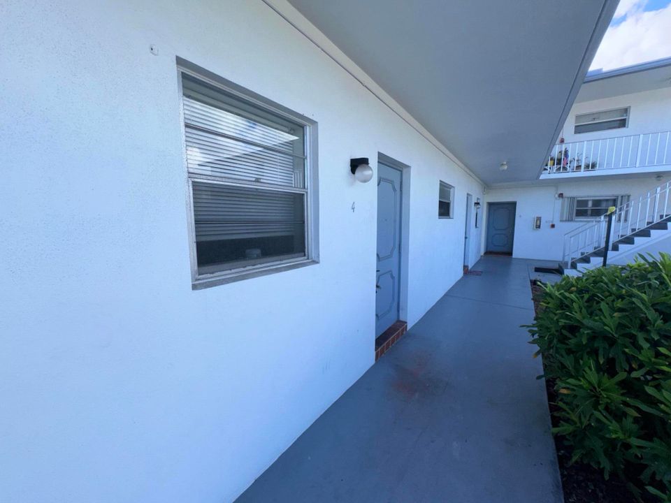 Active With Contract: $1,500 (1 beds, 1 baths, 596 Square Feet)