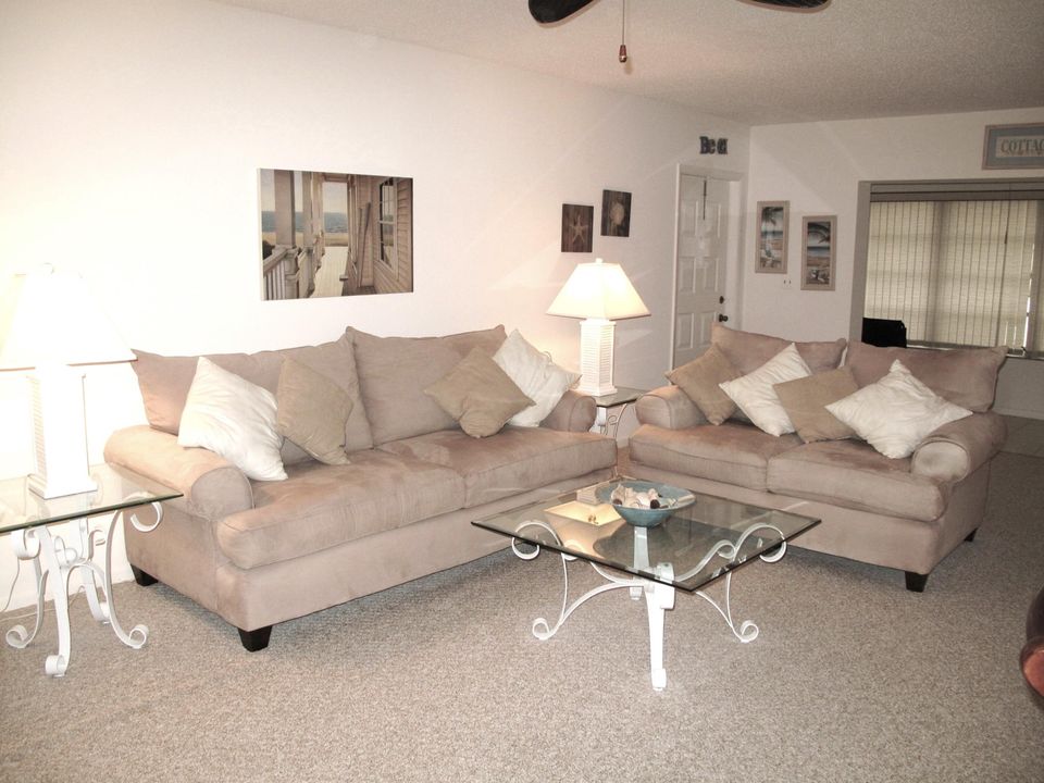 Под контрактом: $1,600 (1 спален, 1 ванн, 1068 Квадратных фут)