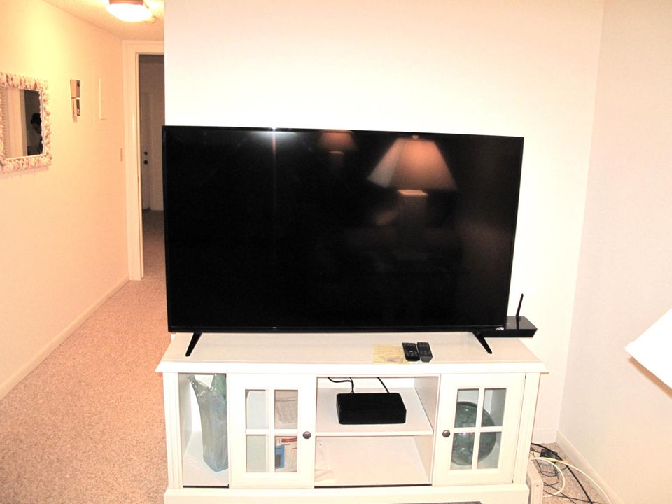 Под контрактом: $1,600 (1 спален, 1 ванн, 1068 Квадратных фут)