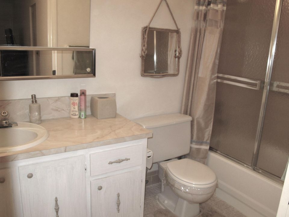 Под контрактом: $1,600 (1 спален, 1 ванн, 1068 Квадратных фут)