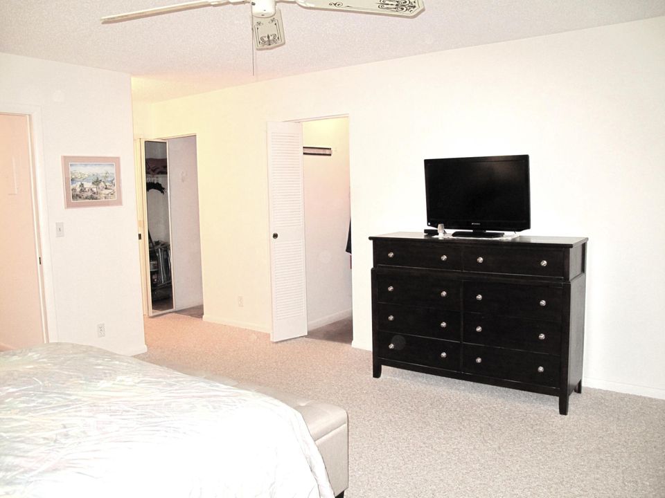 Под контрактом: $1,600 (1 спален, 1 ванн, 1068 Квадратных фут)