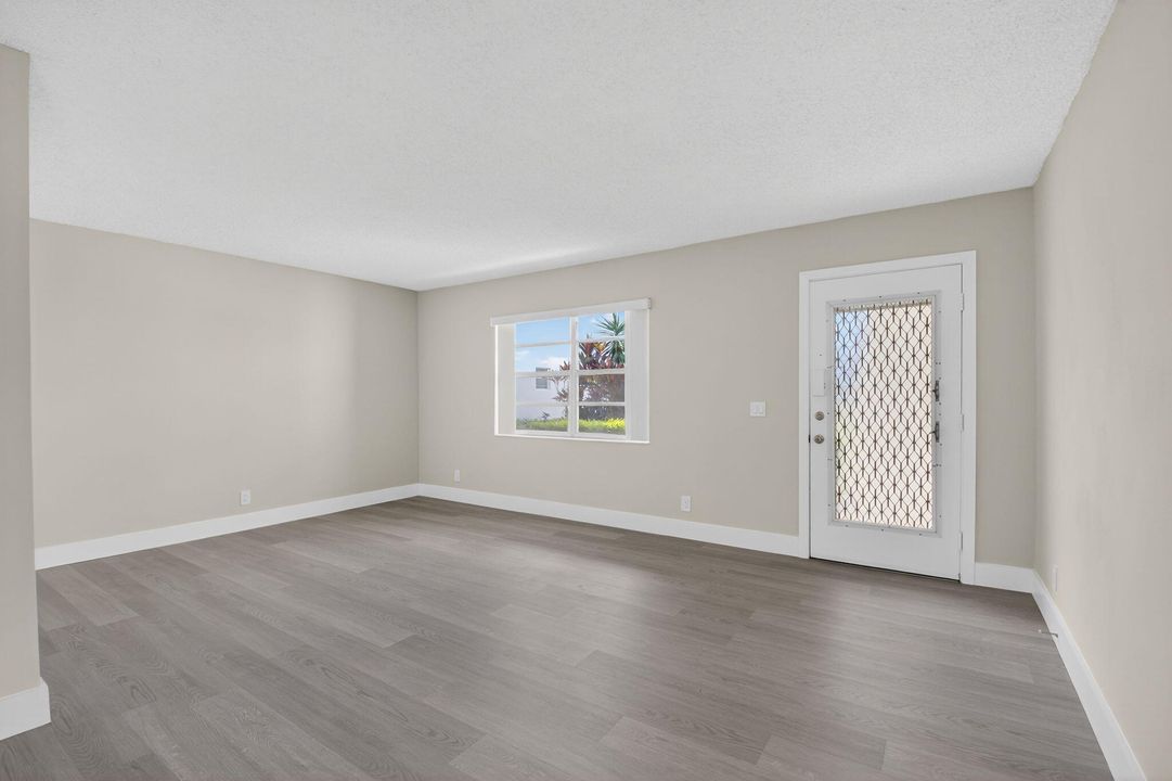 For Rent: $1,550 (1 beds, 1 baths, 760 Square Feet)