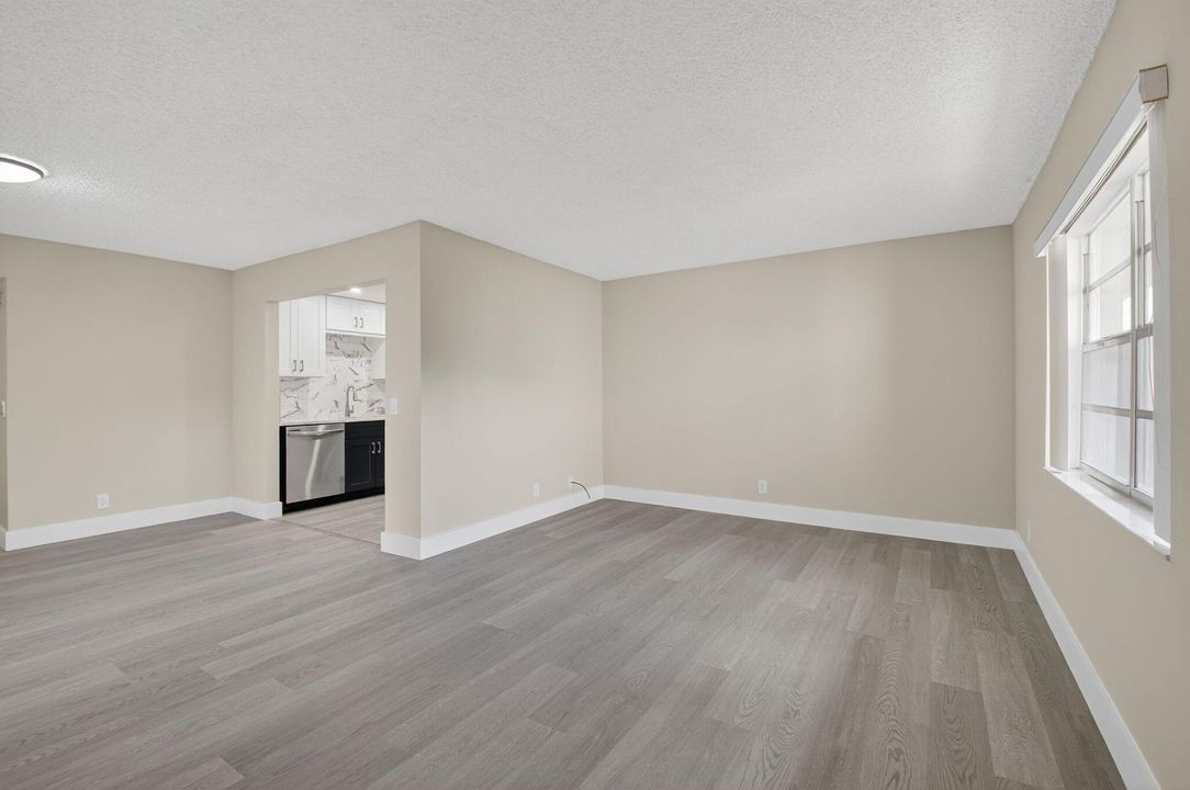 For Rent: $1,550 (1 beds, 1 baths, 760 Square Feet)