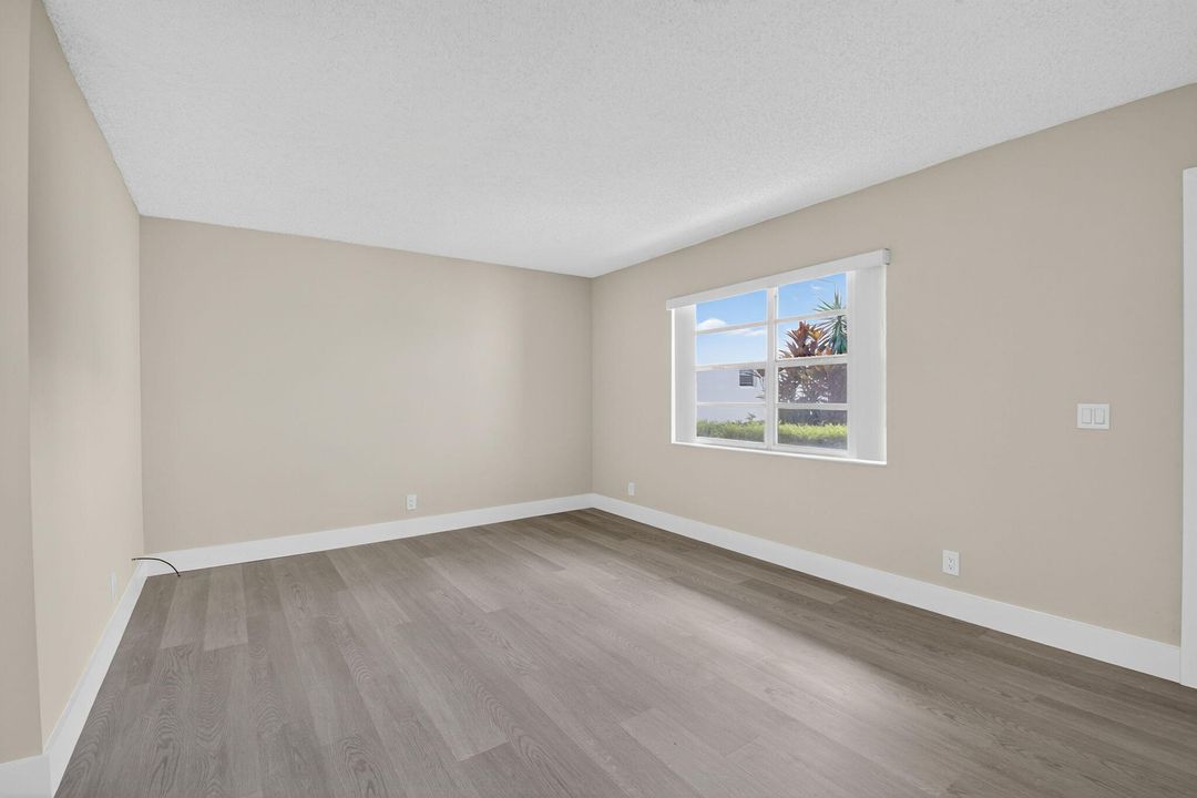 For Rent: $1,550 (1 beds, 1 baths, 760 Square Feet)