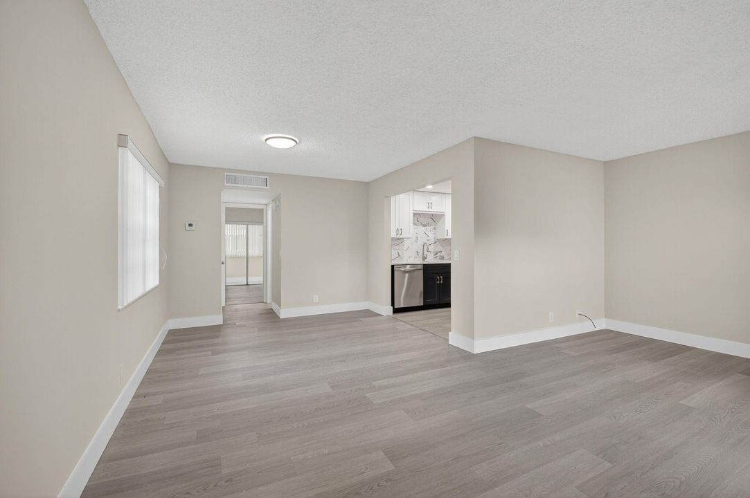 For Rent: $1,550 (1 beds, 1 baths, 760 Square Feet)