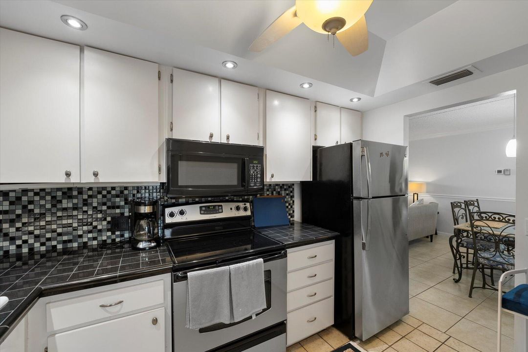 出租: $5,000 (2 贝兹, 2 浴室, 1200 平方英尺)