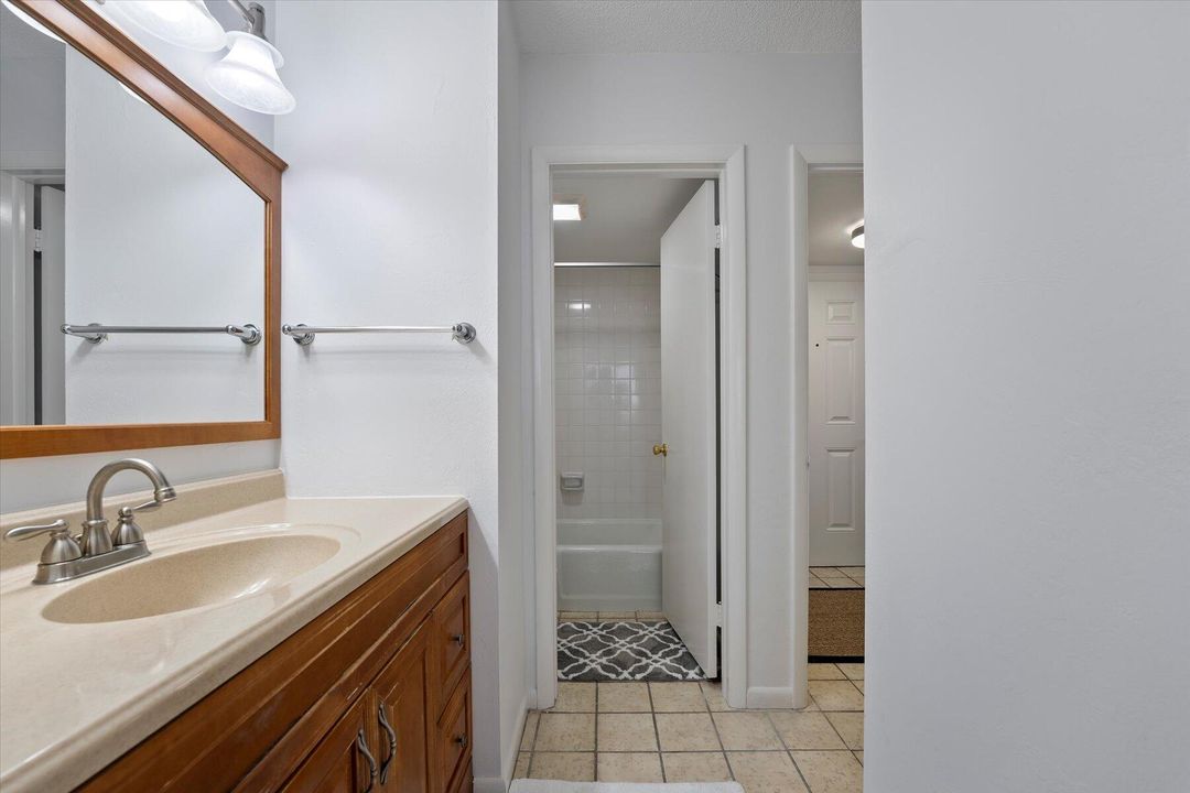 出租: $5,000 (2 贝兹, 2 浴室, 1200 平方英尺)