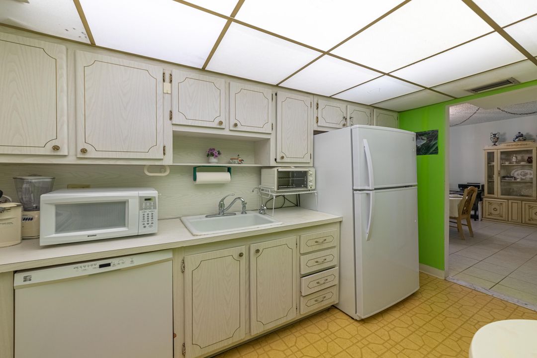 For Sale: $290,000 (1 beds, 1 baths, 952 Square Feet)