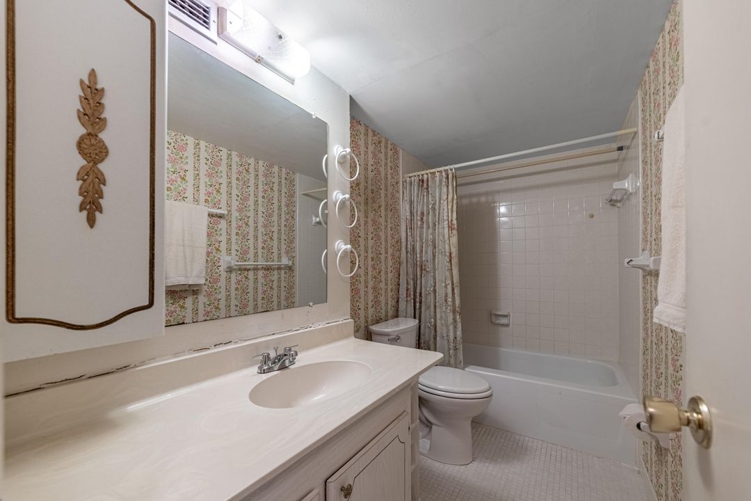 For Sale: $290,000 (1 beds, 1 baths, 952 Square Feet)