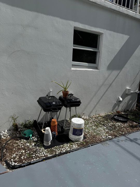 Active With Contract: $1,500 (1 beds, 1 baths, 596 Square Feet)