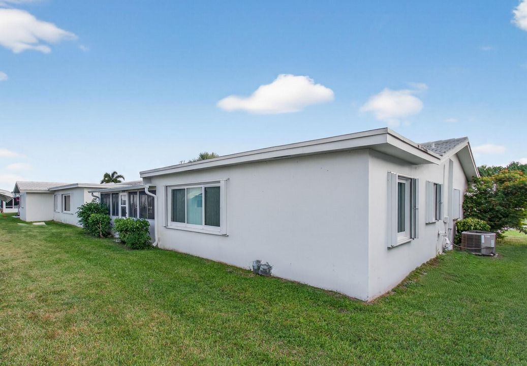 For Sale: $320,000 (2 beds, 2 baths, 1317 Square Feet)