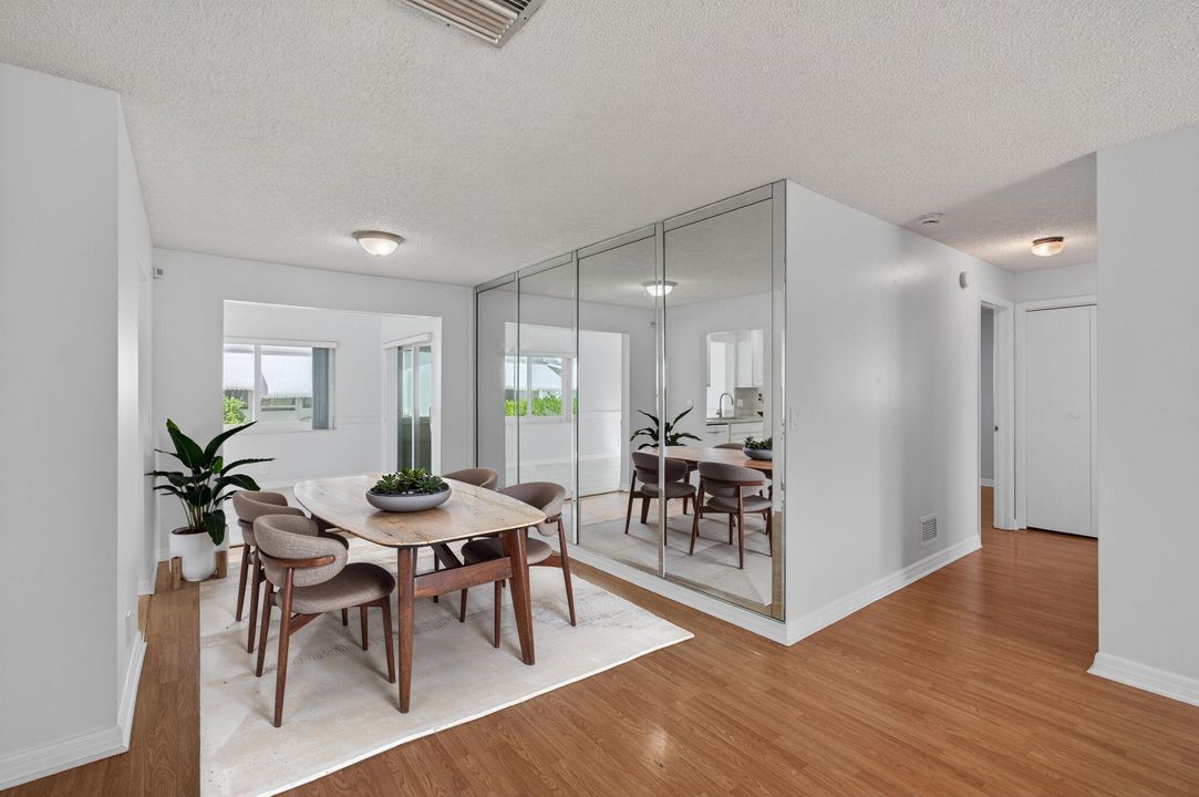 For Sale: $320,000 (2 beds, 2 baths, 1317 Square Feet)