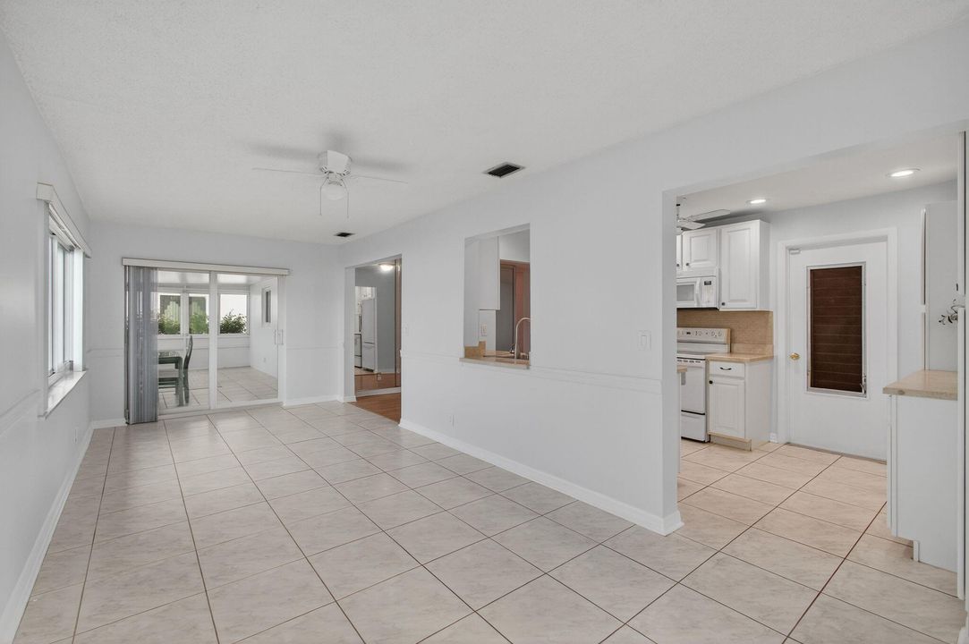 For Sale: $320,000 (2 beds, 2 baths, 1317 Square Feet)