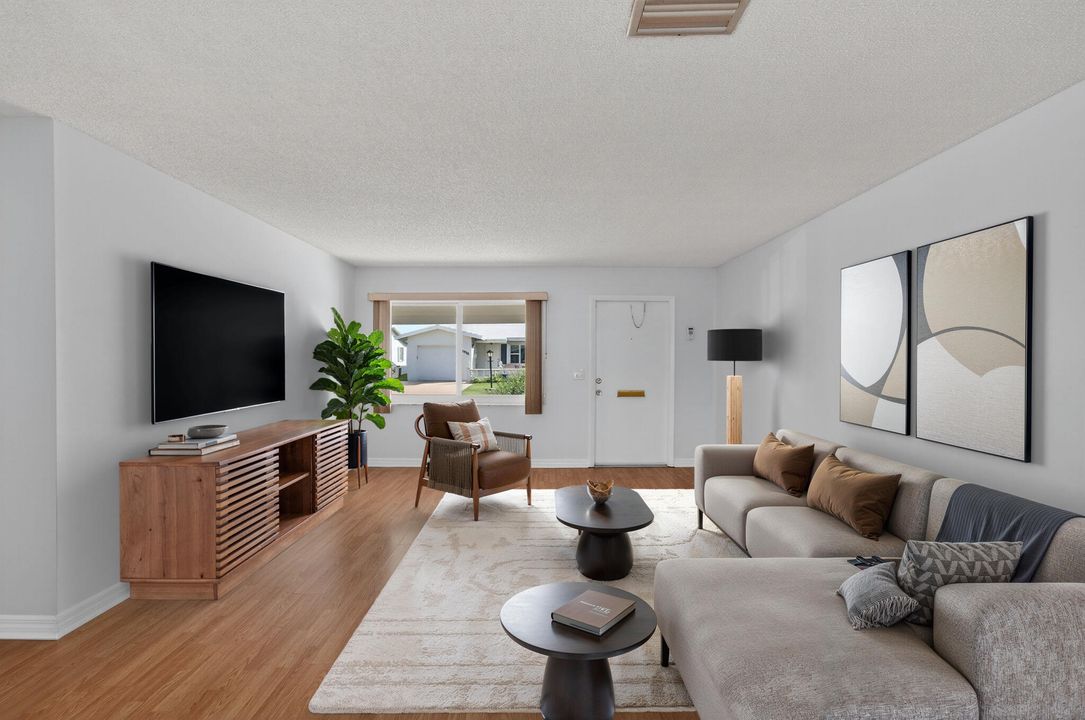 For Sale: $320,000 (2 beds, 2 baths, 1317 Square Feet)