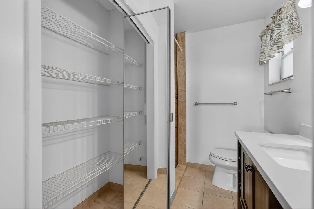 For Sale: $320,000 (2 beds, 2 baths, 1317 Square Feet)