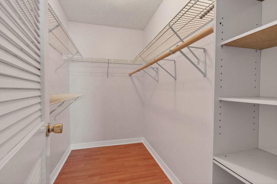 For Sale: $320,000 (2 beds, 2 baths, 1317 Square Feet)