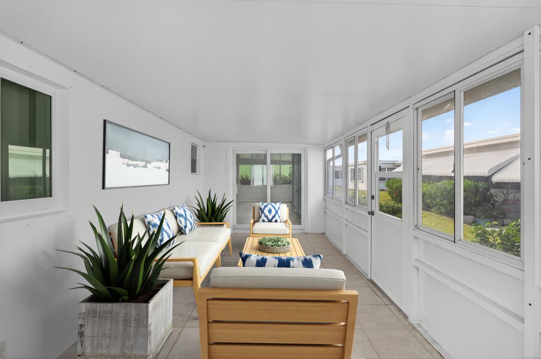 For Sale: $320,000 (2 beds, 2 baths, 1317 Square Feet)