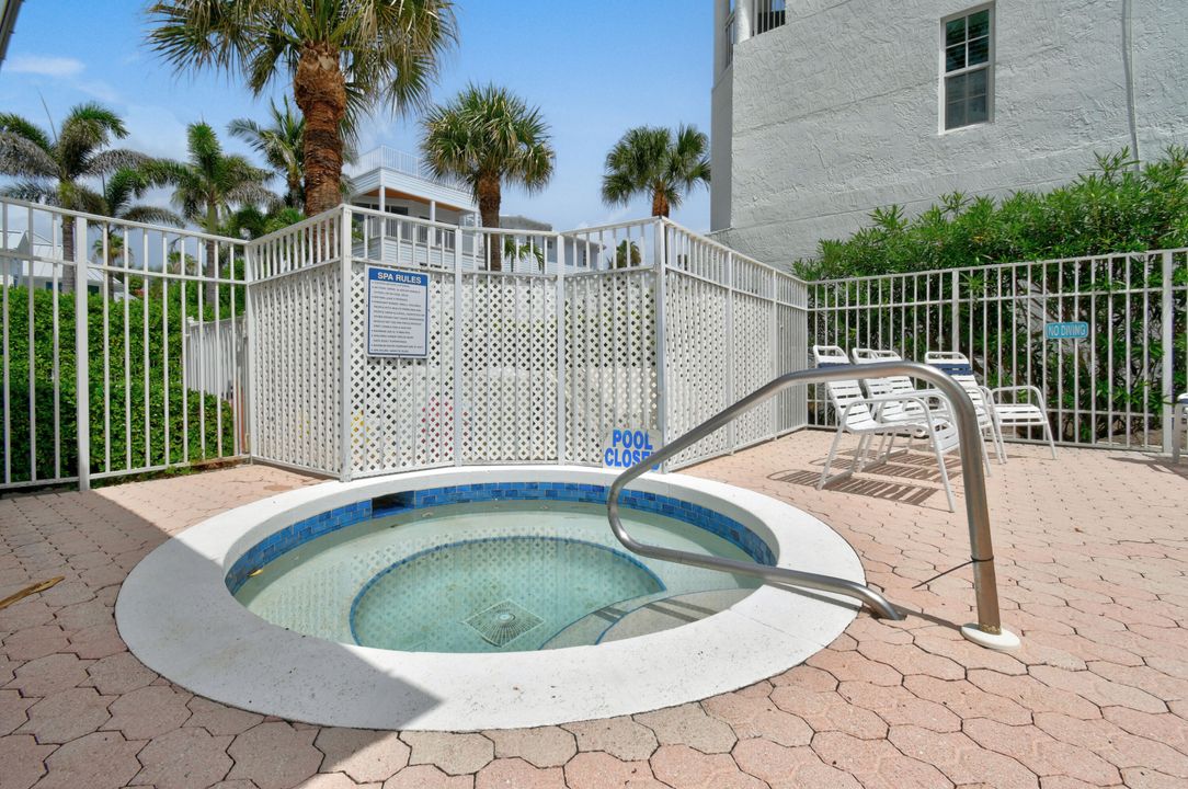 For Sale: $2,497,000 (4 beds, 2 baths, 2041 Square Feet)