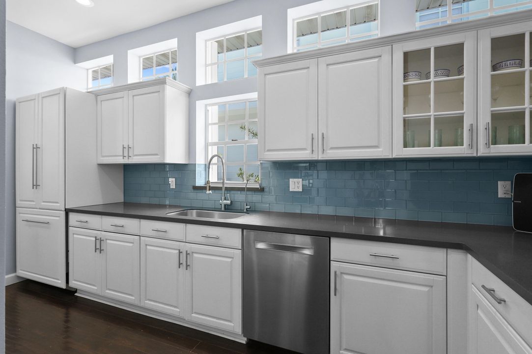 For Sale: $2,497,000 (4 beds, 2 baths, 2041 Square Feet)