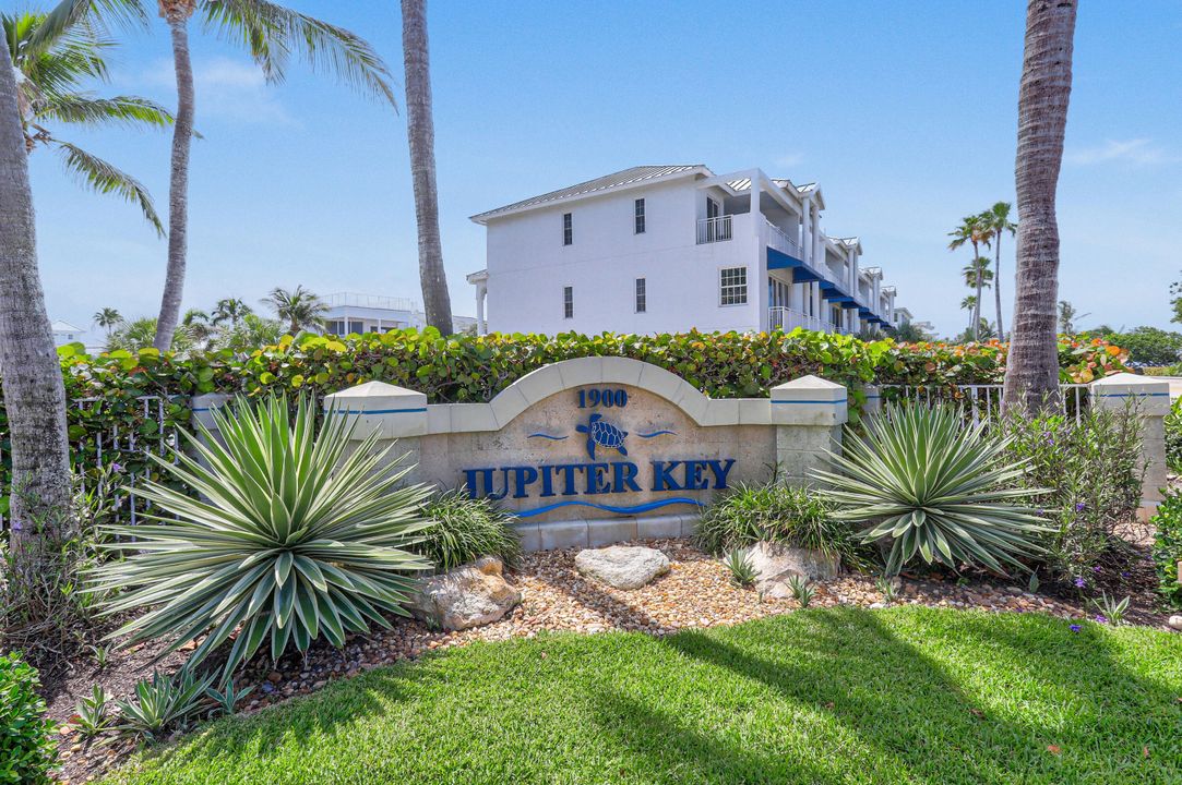 For Sale: $2,497,000 (4 beds, 2 baths, 2041 Square Feet)