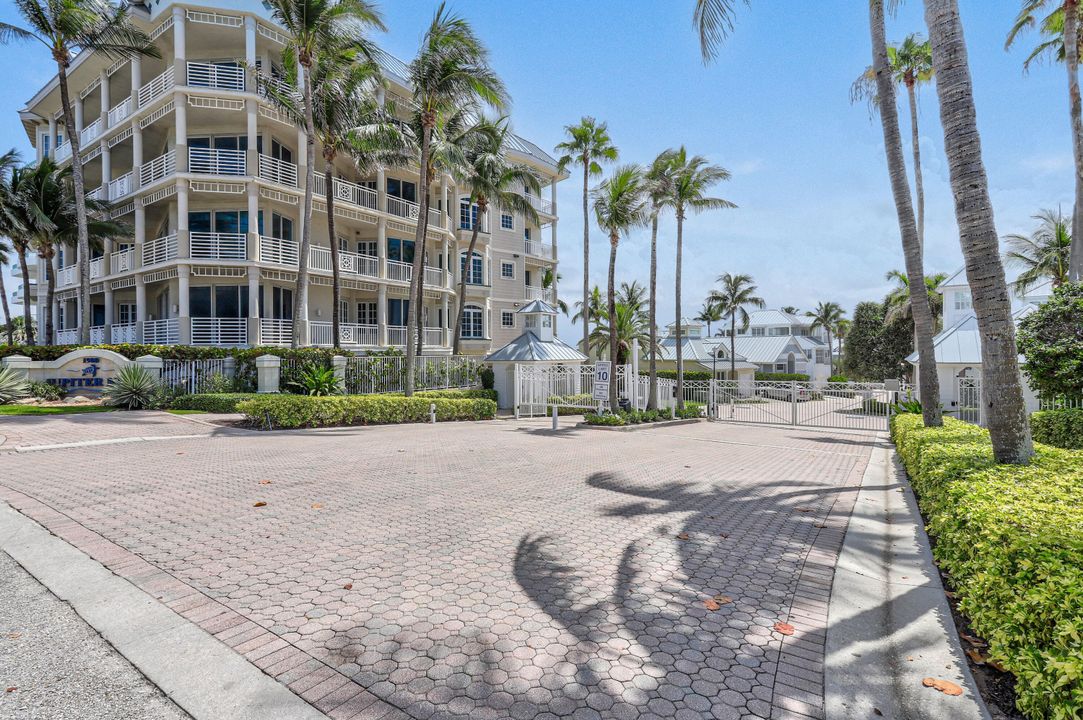 For Sale: $2,497,000 (4 beds, 2 baths, 2041 Square Feet)