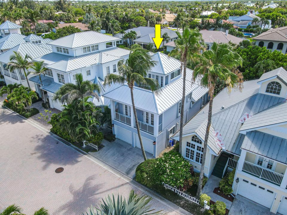 For Sale: $2,497,000 (4 beds, 2 baths, 2041 Square Feet)