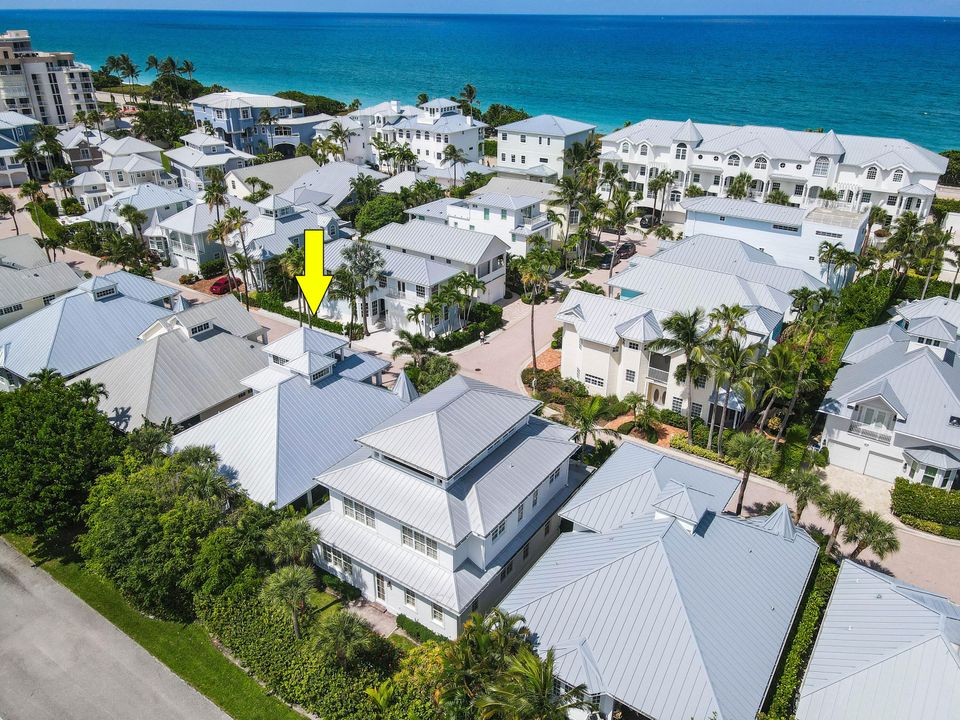 For Sale: $2,497,000 (4 beds, 2 baths, 2041 Square Feet)