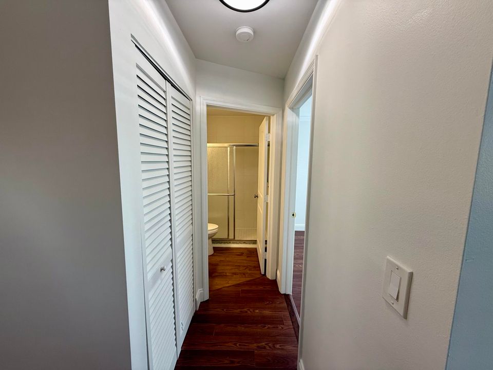 For Rent: $2,250 (2 beds, 2 baths, 912 Square Feet)