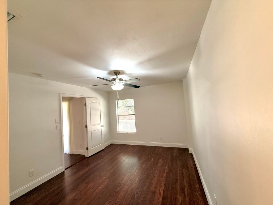 For Rent: $2,250 (2 beds, 2 baths, 912 Square Feet)