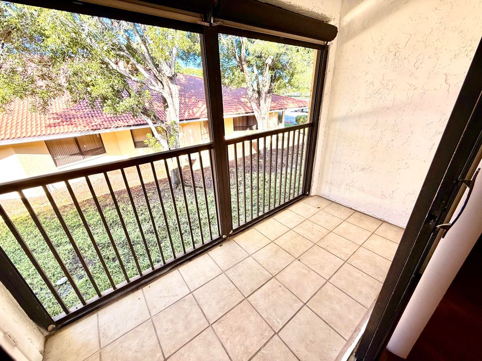 For Rent: $2,250 (2 beds, 2 baths, 912 Square Feet)