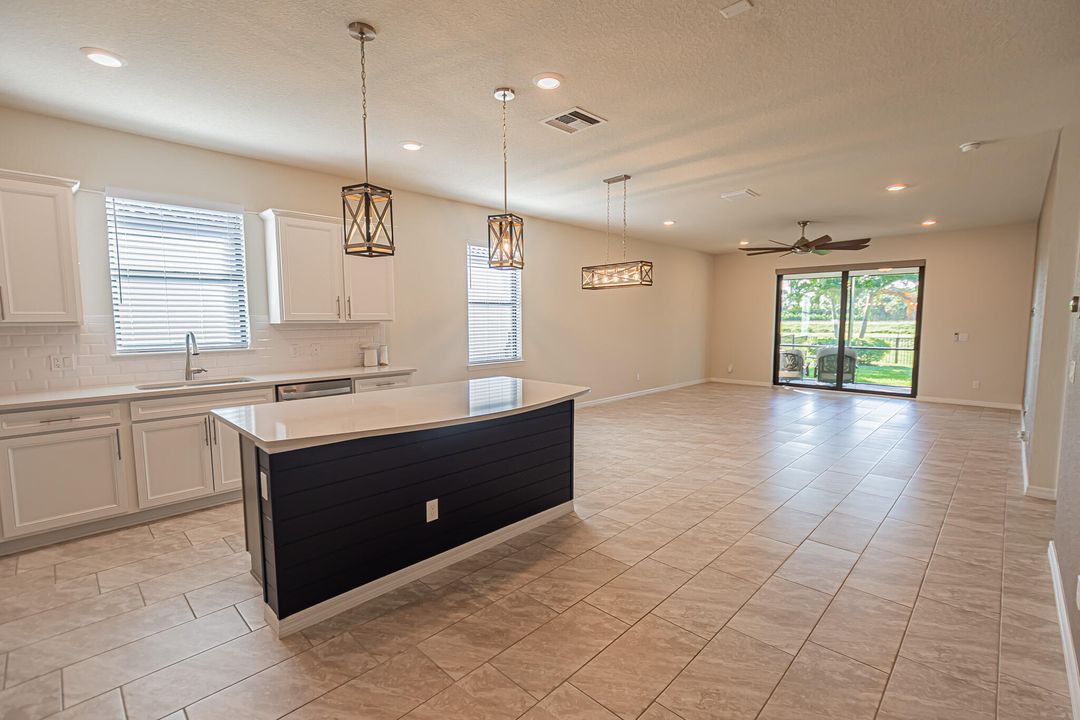 For Sale: $494,900 (4 beds, 3 baths, 1972 Square Feet)