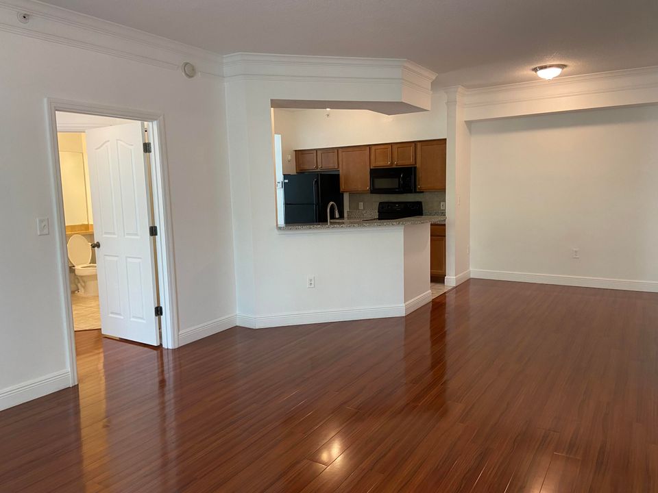 Activo con contrato: $1,980 (2 camas, 2 baños, 1141 Pies cuadrados)