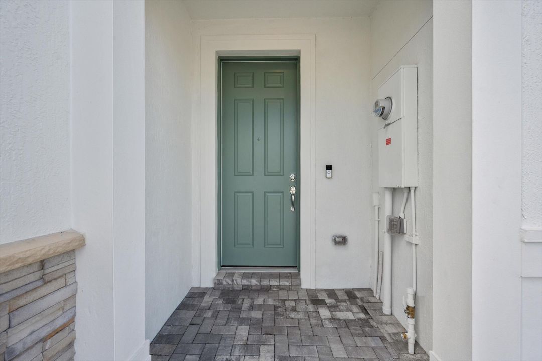 出租: $3,200 (3 贝兹, 2 浴室, 1550 平方英尺)