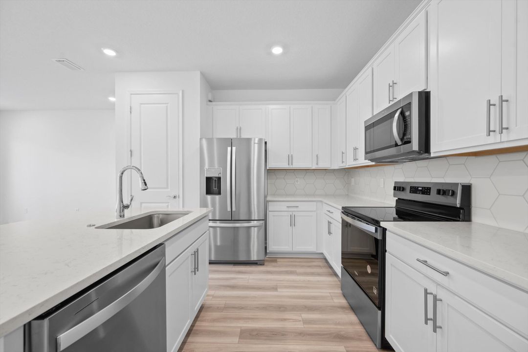 出租: $3,200 (3 贝兹, 2 浴室, 1550 平方英尺)