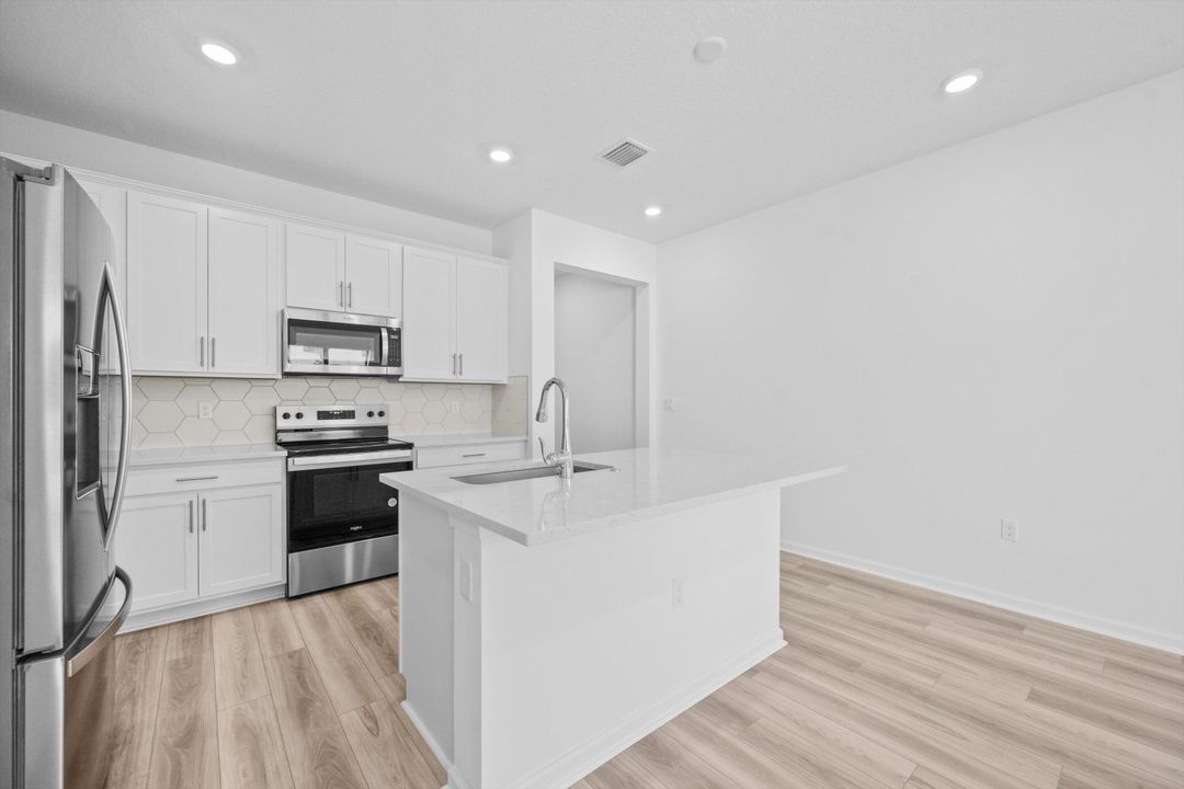 出租: $3,200 (3 贝兹, 2 浴室, 1550 平方英尺)