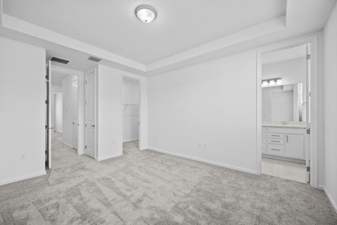 出租: $3,200 (3 贝兹, 2 浴室, 1550 平方英尺)